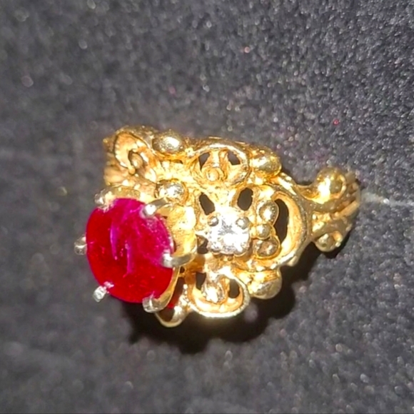 VTG 14k Solid Gold Ring with 2 carat Center GENUINE RUBY and 2 DIAMOND  8:47g - Picture 5 of 13